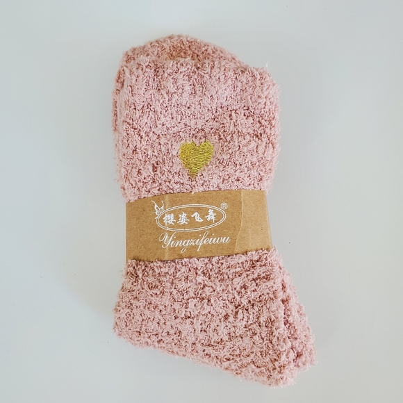 Yingzifeiwu heart fuzzy socks NWT - Picture 1 of 4